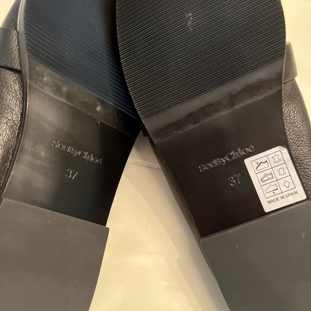 See By Chloe Black Flats with Gold Ring Detail - Picture 7 of 7